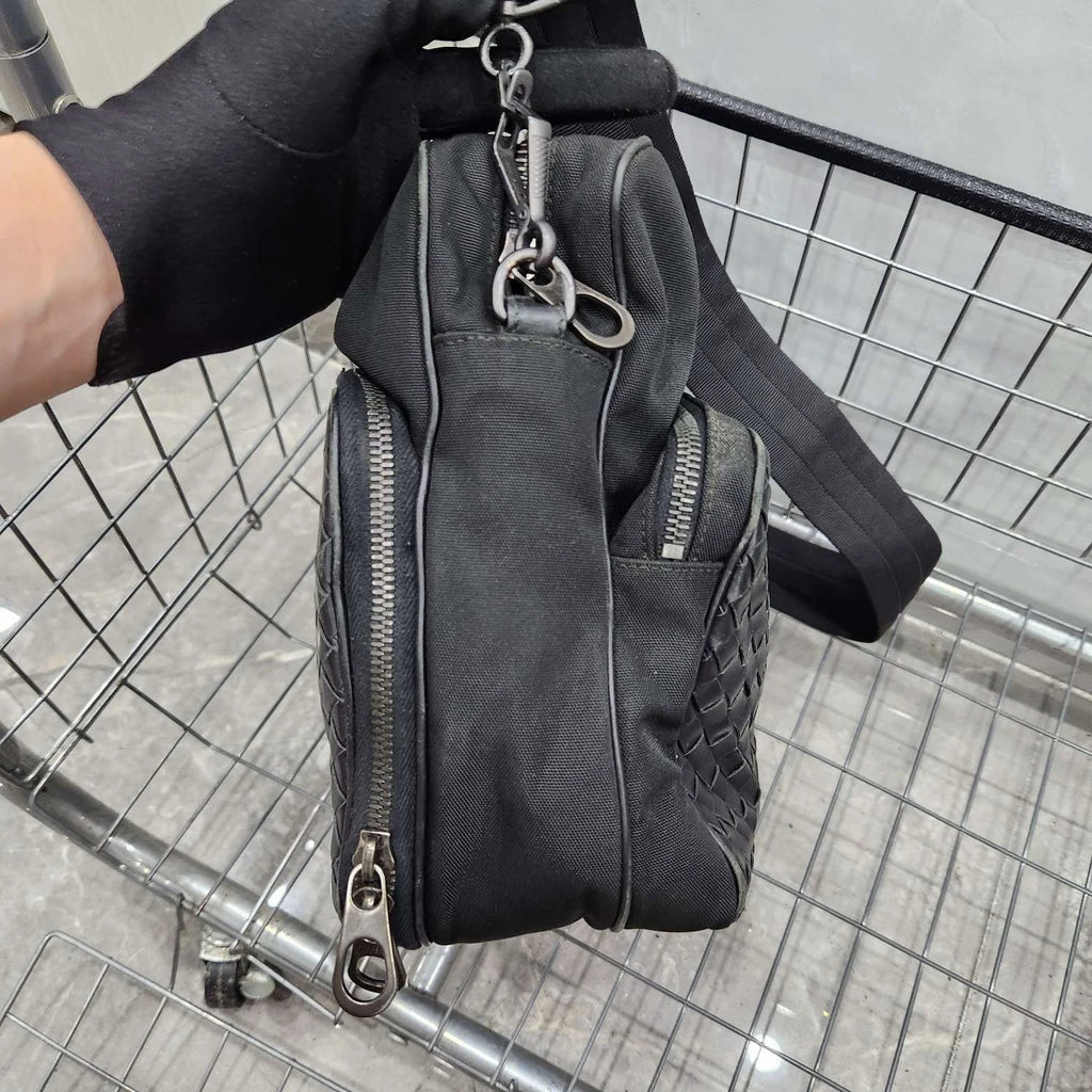 Bottega Veneta Black Woven Crossbody Shoulder Bag For Women