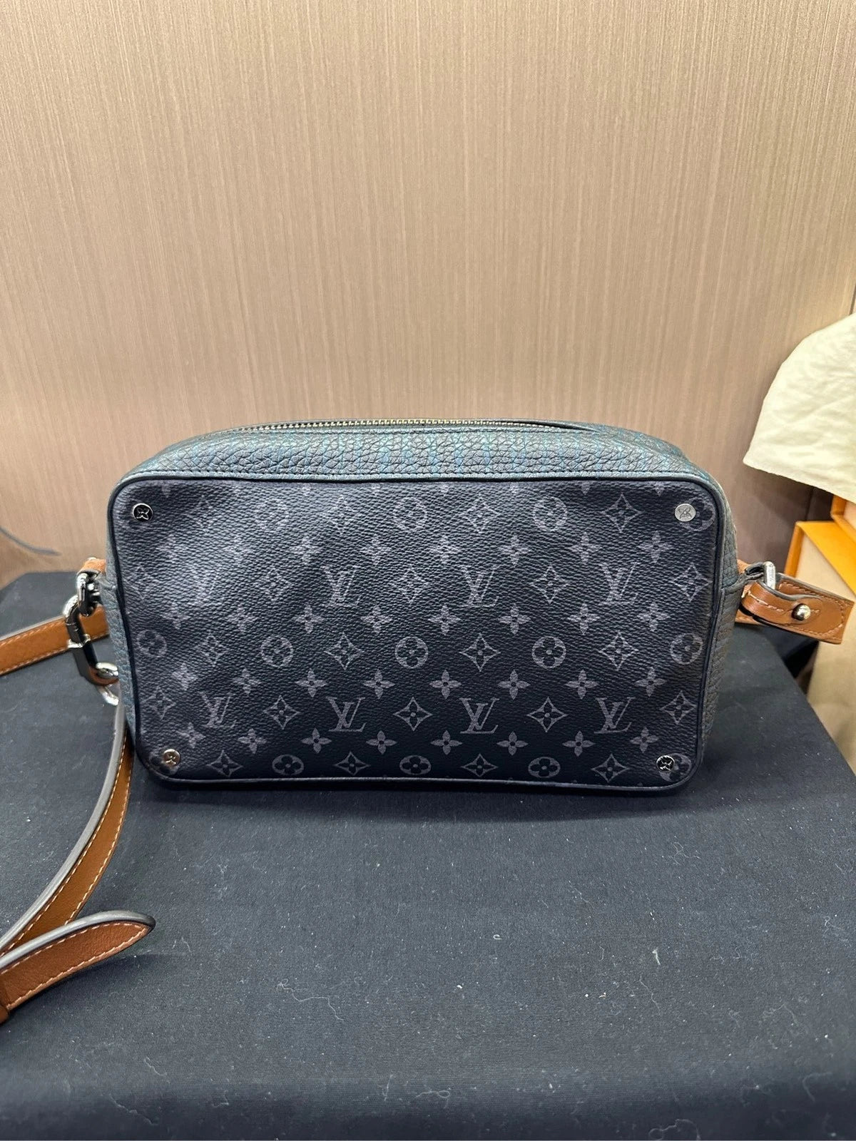 Louis Vuitton Black Leather Volga On Strap Shoulder Camera Bag For Women