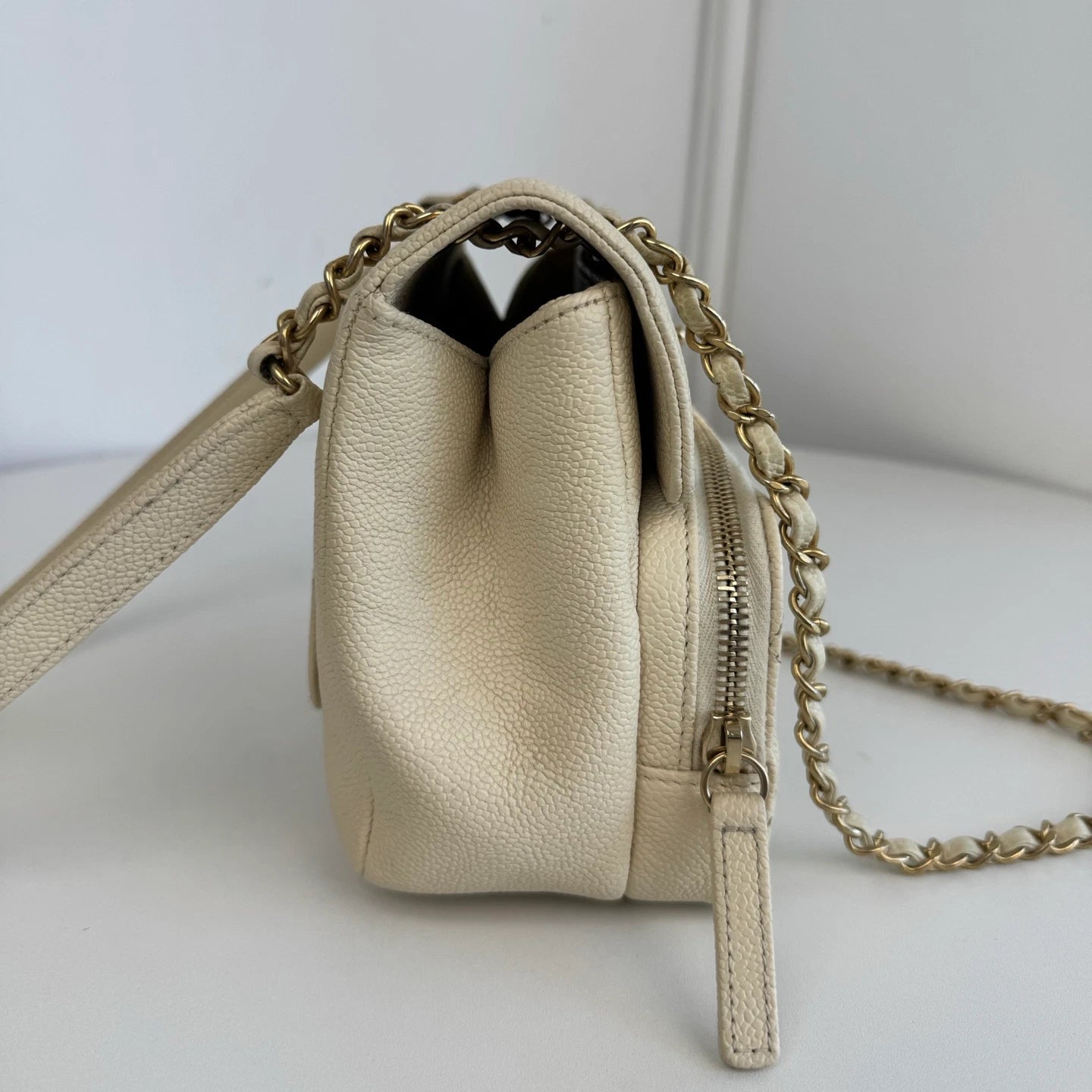 Chanel Diamond Caviar Leather Chain Beige Shoulder Bag Diamond Gold Hardware