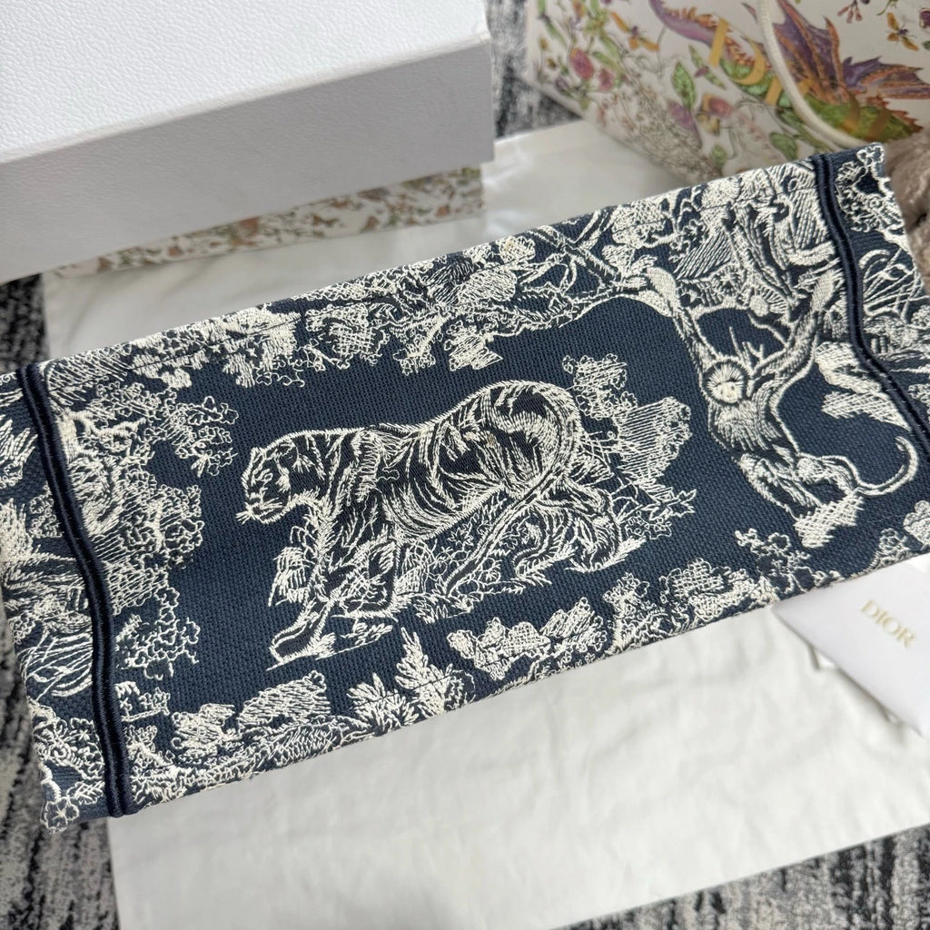 Authentic Dior Canvas Medium Zoo Print Tote Bag For Women