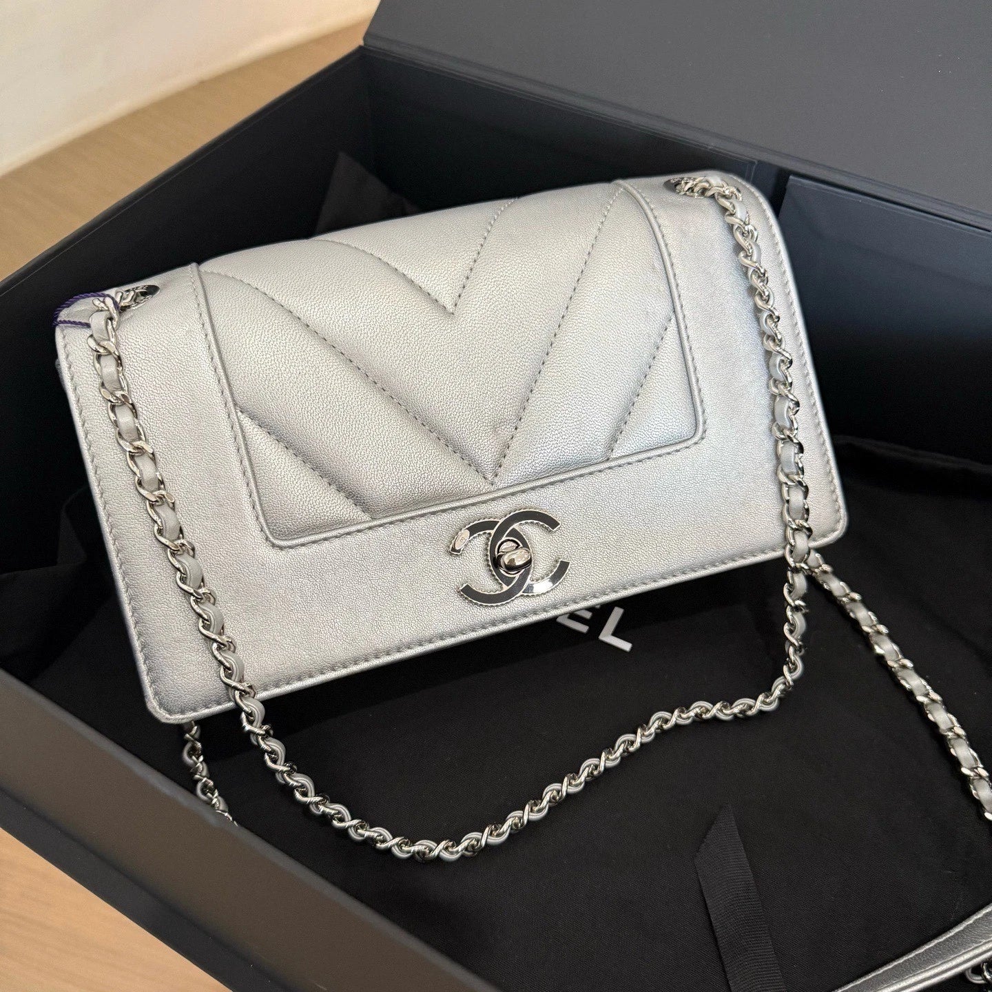 Chanel Classic Flap Chevron Chain Shoulder Bag Crossbody Bag Silver Women