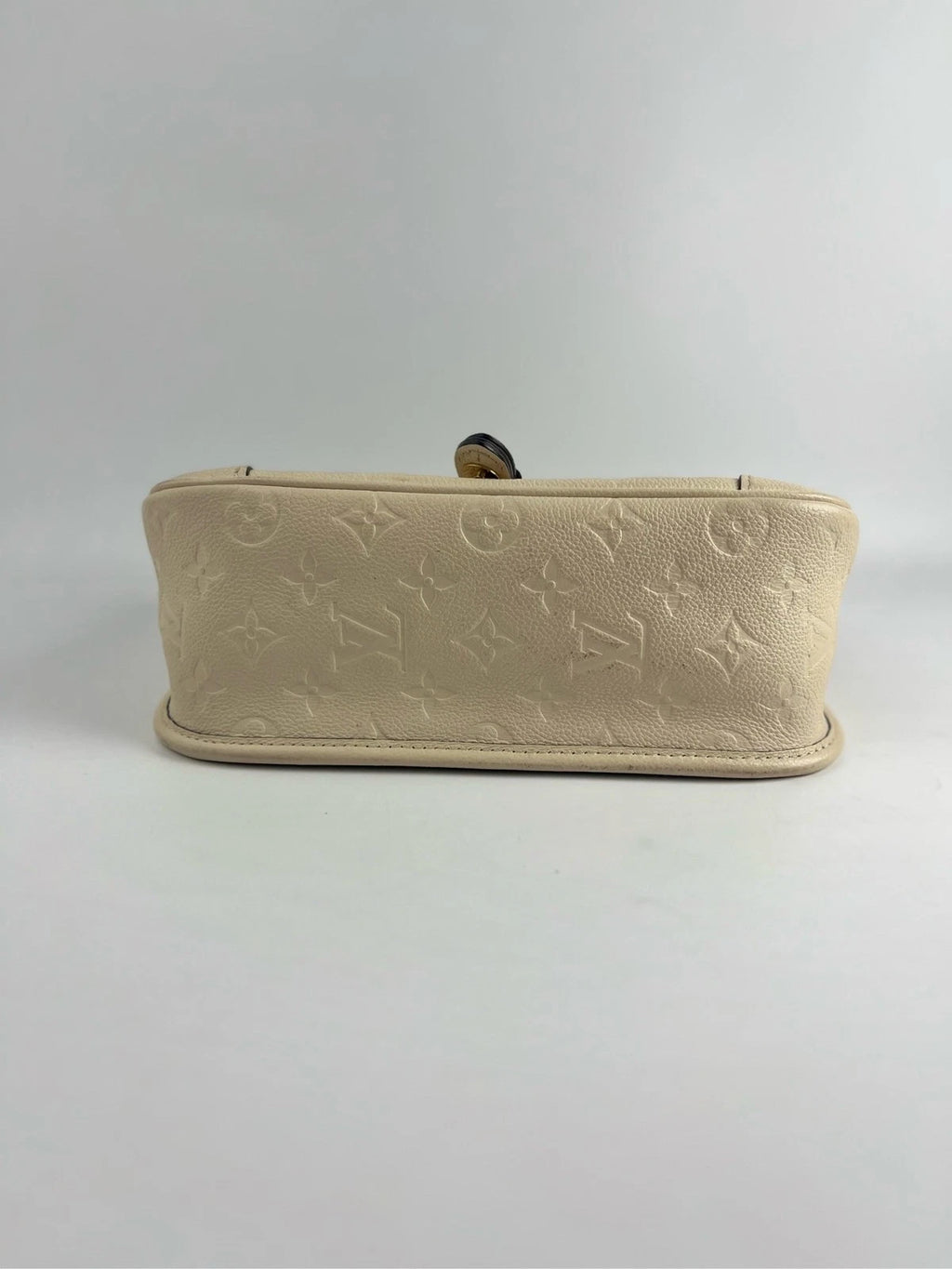 Louis Vuitton Diane White Shoulder Bag Crossbody Gold Hardware