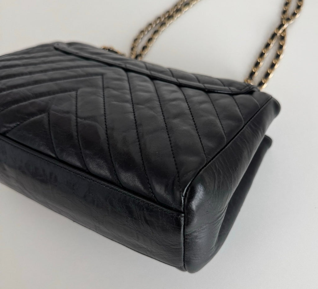 Chanel Chevron PM Chain Shoulder Bag Crossbody Black Gold Women Classic Fashion