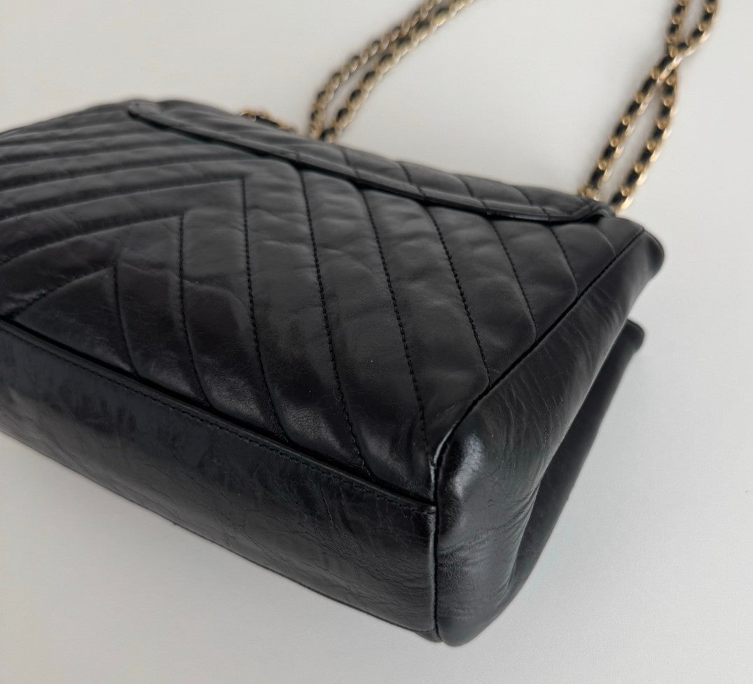 Chanel Chevron PM Chain Shoulder Bag Crossbody Black Gold Women Classic Fashion