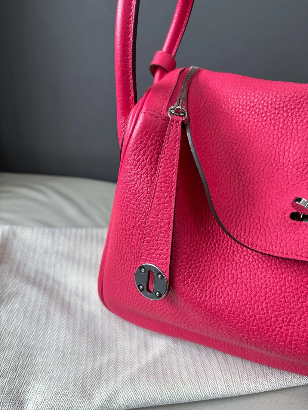 Hermès Lindy 30 TC Leather Top Handle Crossbody Bag Carry Rose Extreme Pink