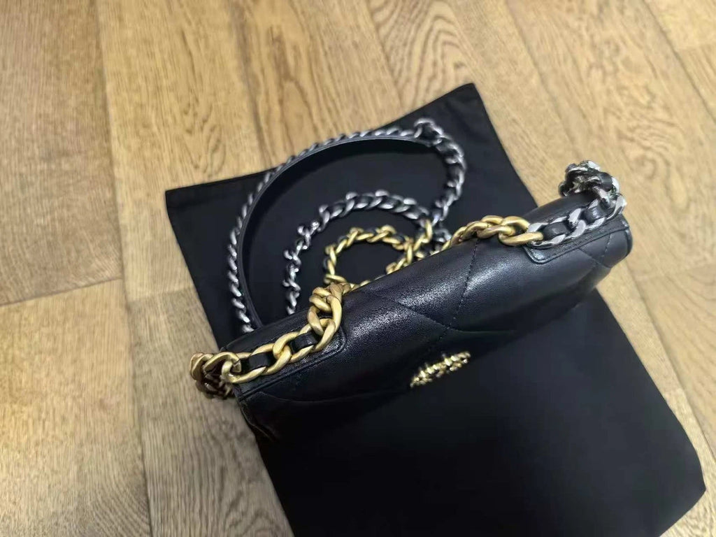CHANEL Black Lambskin 19bag WOC Chain Crossbody Bag For Women