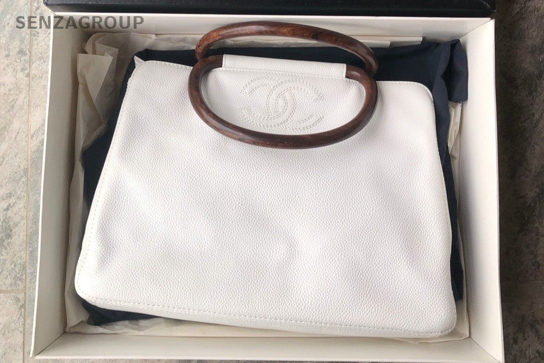 CHANEL Pear blossom wood handle Litchi peel handbag Women White
