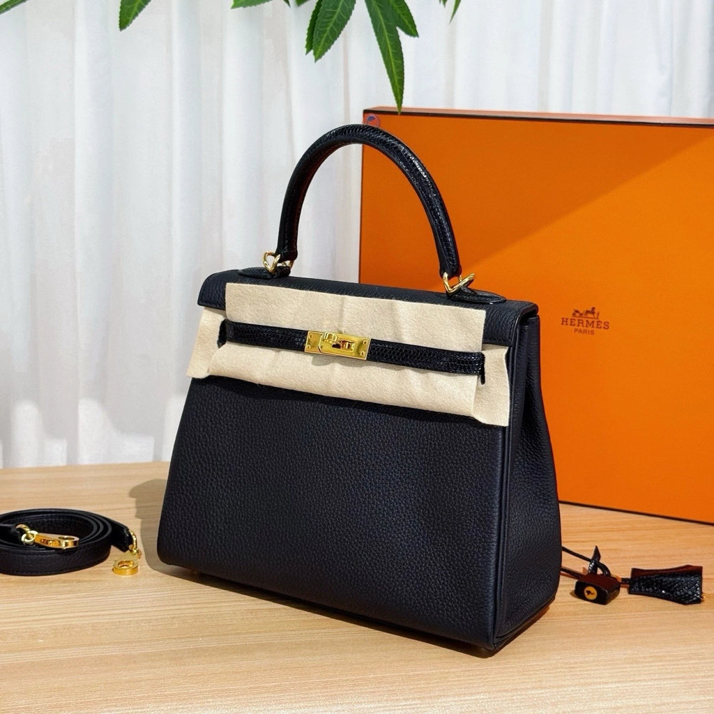 Hermes Kelly25 Black Gold Togo Leather Top Handle Bag Excellent