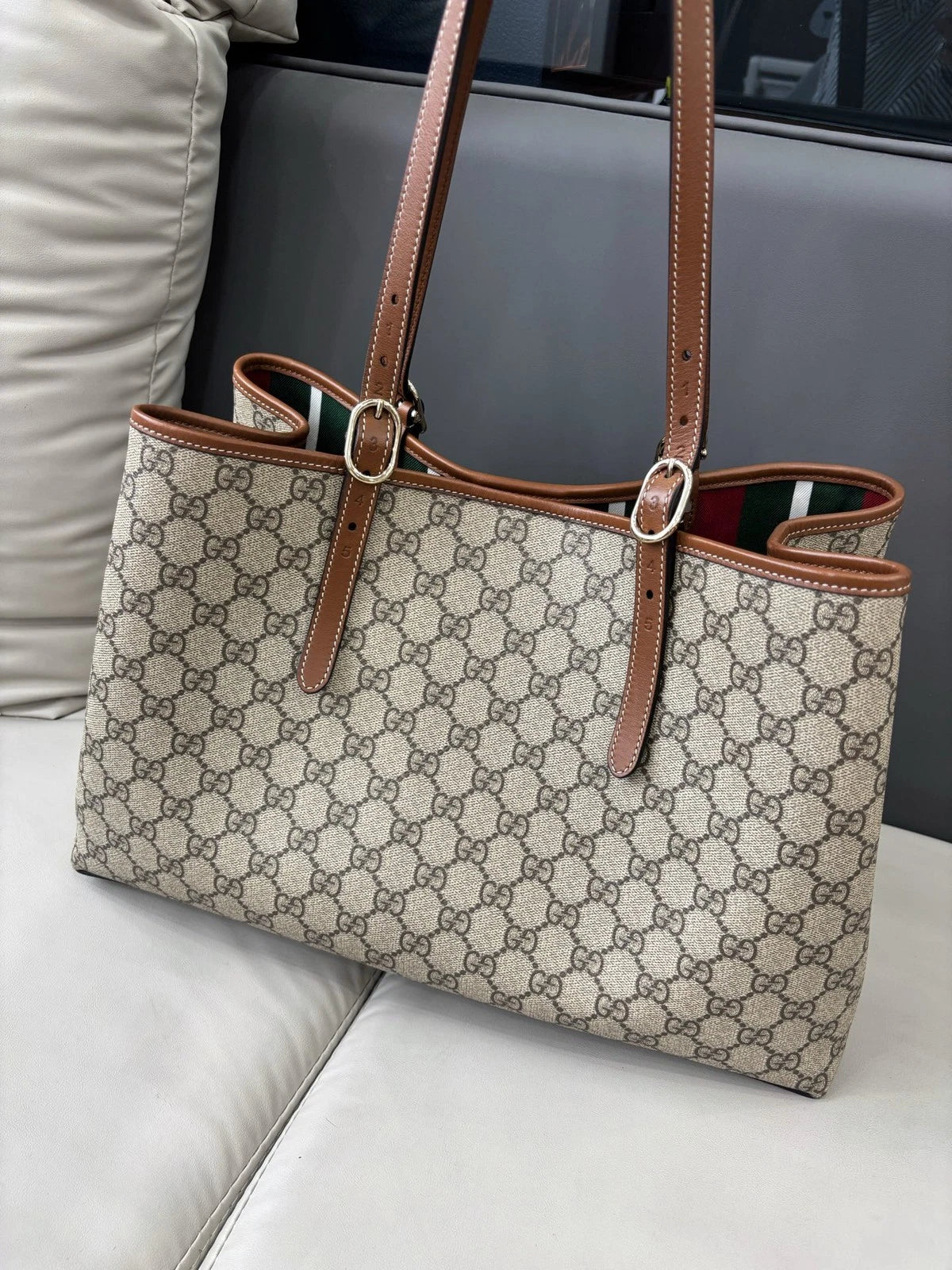 Excellent Condition Gucci Emblem GM Monogram Canvas Tote Beige Shoulder Bag
