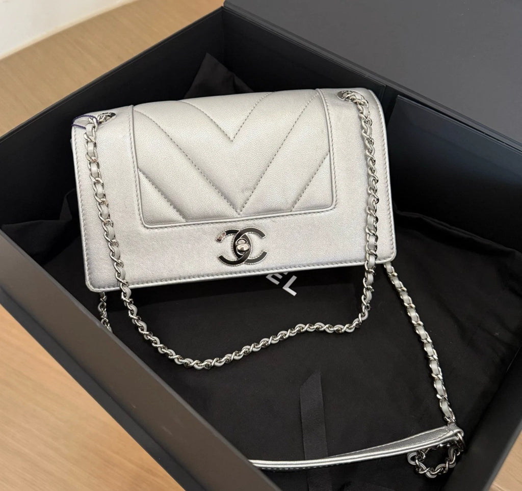 Chanel Classic Flap Chevron Chain Shoulder Bag Crossbody Bag Silver Women