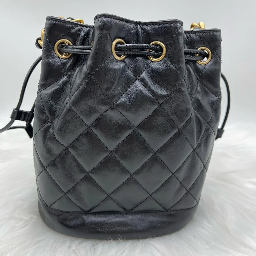Pre-owned CHANEL Black Leather Quilted Bucket Shoulder Crossbody Bag For Women