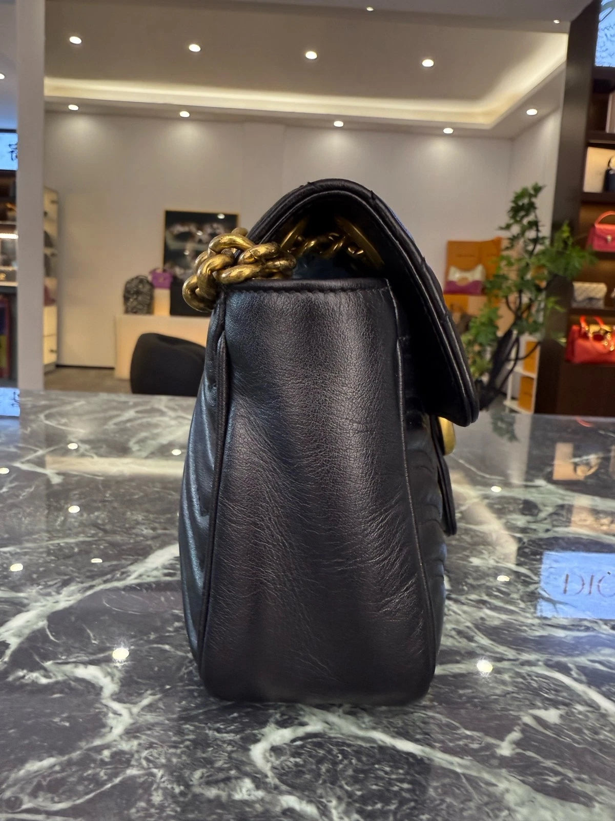 Gucci GG Marmont26 Black Gold Shoulder Bag For Women