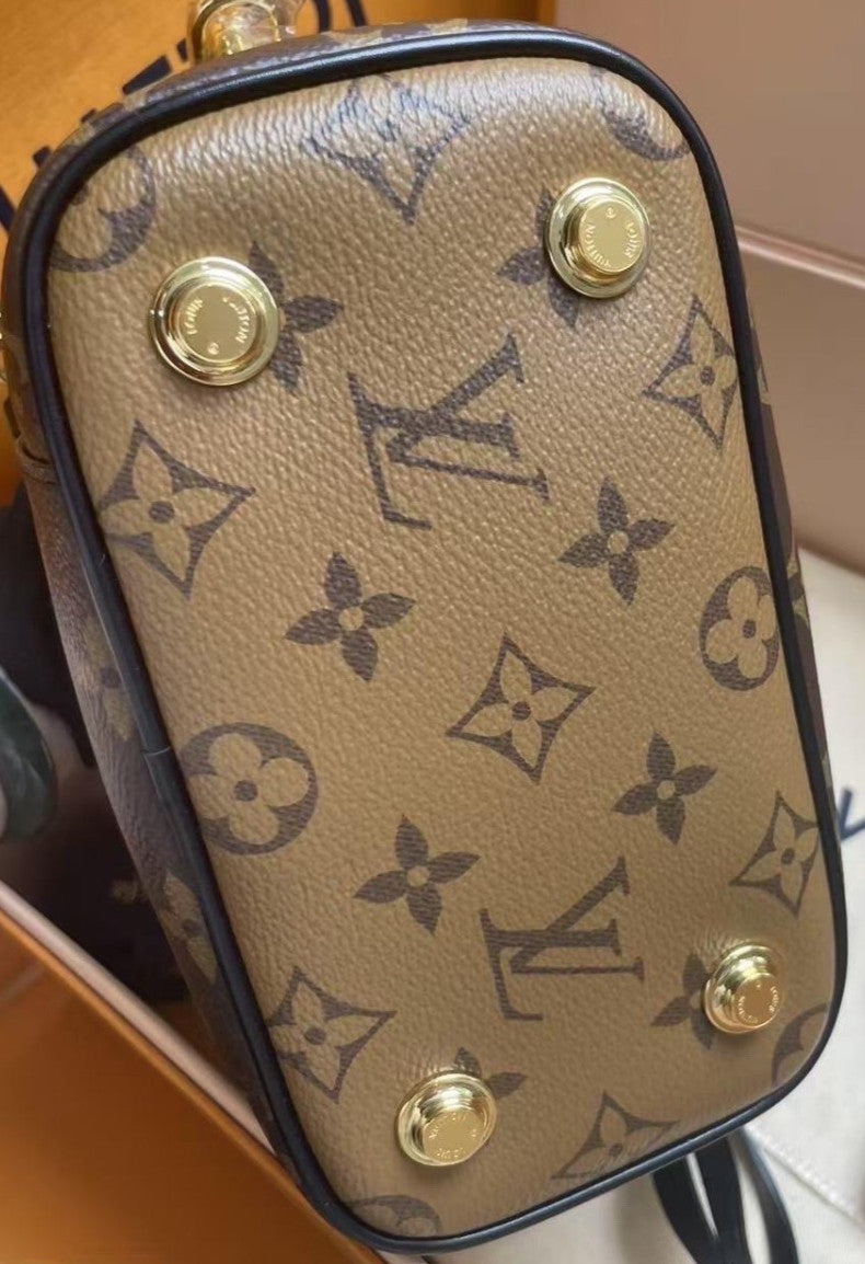 Louis Vuitton Monogram Chain Shoulder Bag Crossbody Brown Gold Women Classic