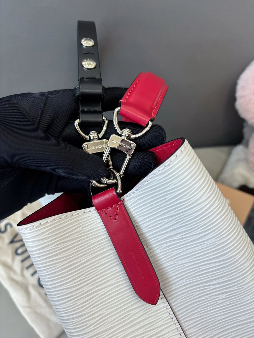 Louis Vuitton NeoNoe White Shoulder Bag Top Handle Excellent