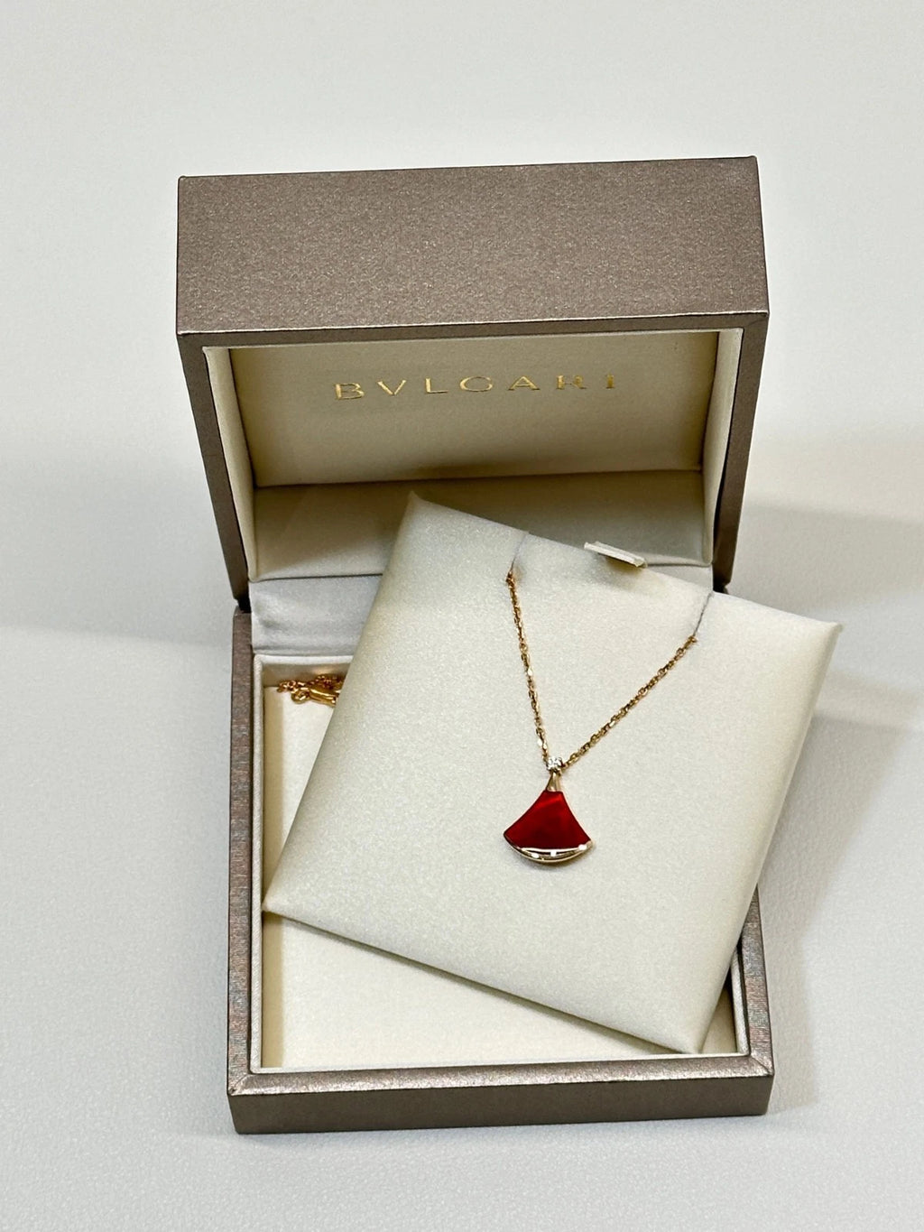 Bvlgari Divas' Dream Pendant Necklace 18K Rose Gold 1Diamond Red Carnelian