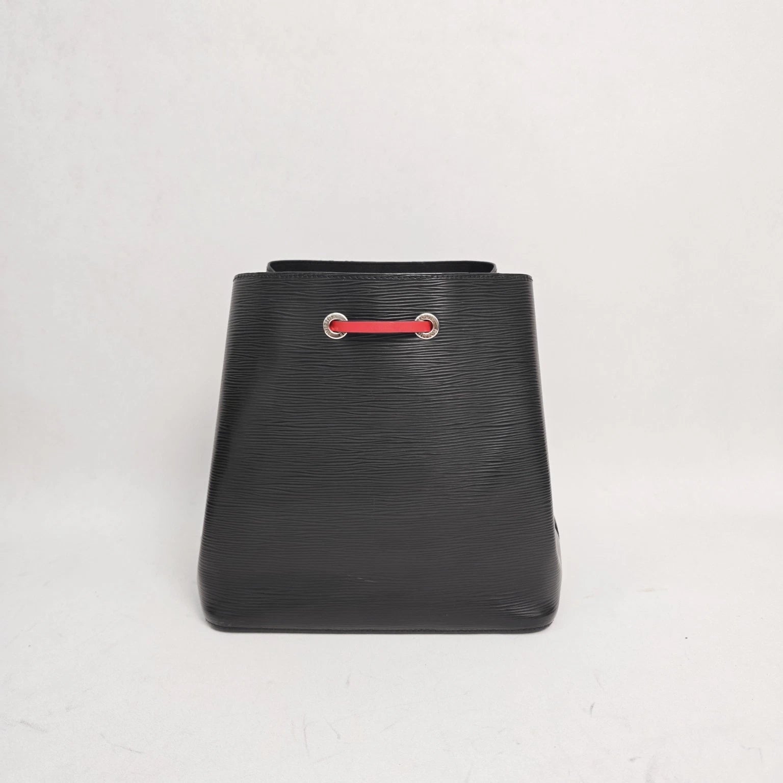 Louis Vuitton NeoNoe Epi Black Shoulder Bag Excellent