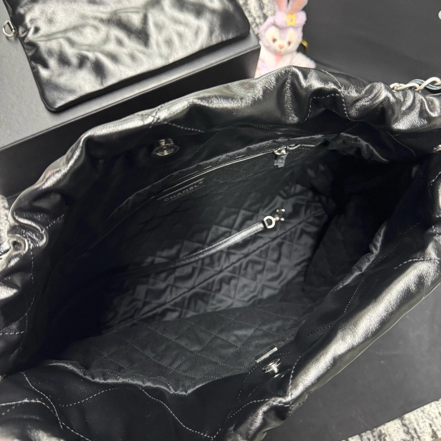 Brand New CHANEL 22 Medium Black Silver Leather Tote Bag For Women