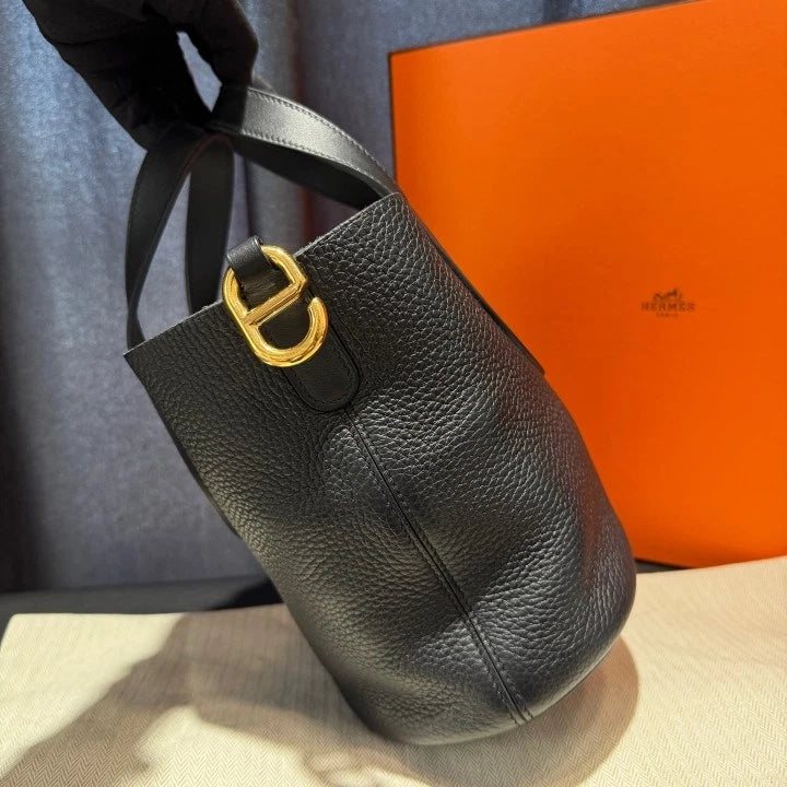 Hermes Roulis 18 Bucket Top Handle Bag Black Gold Hardware Women Classic D