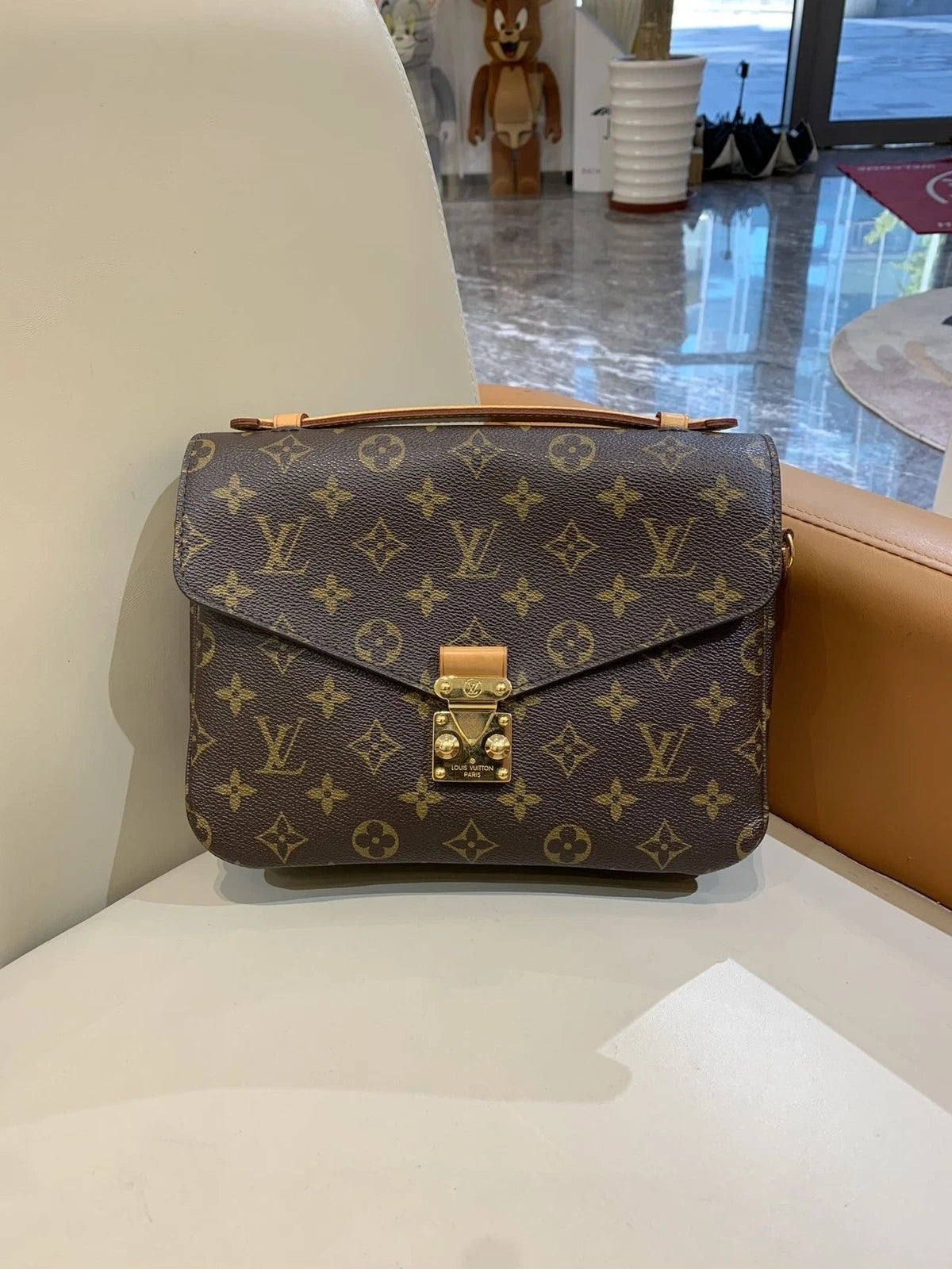 Louis Vuitton Pochette Metis Monogram Canvas Messenger Shoulder Bag
