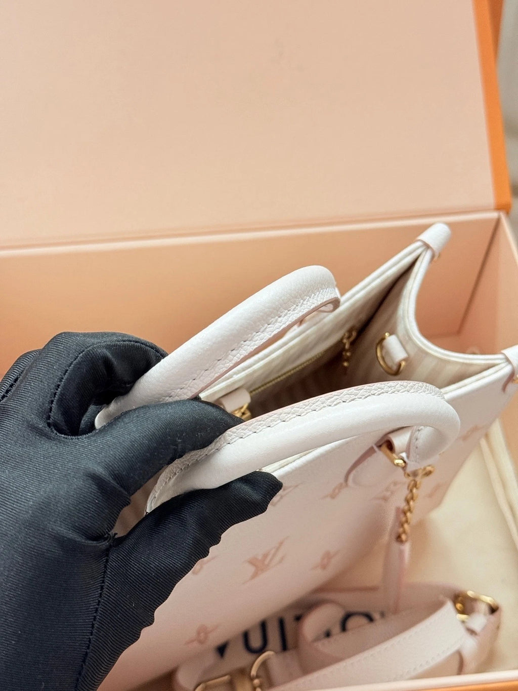 Louis Vuitton OnTheGo Leather Tote Bag Excellent