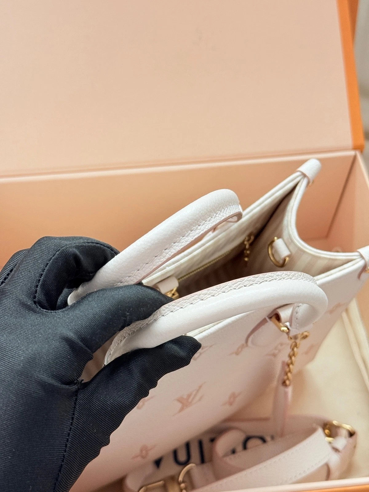Louis Vuitton OnTheGo Leather Tote Bag Excellent