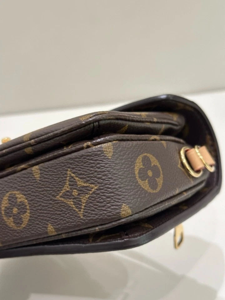 Louis Vuitton Pochette Metis Monogram Canvas Shoulder Bag Crossbody Excellent
