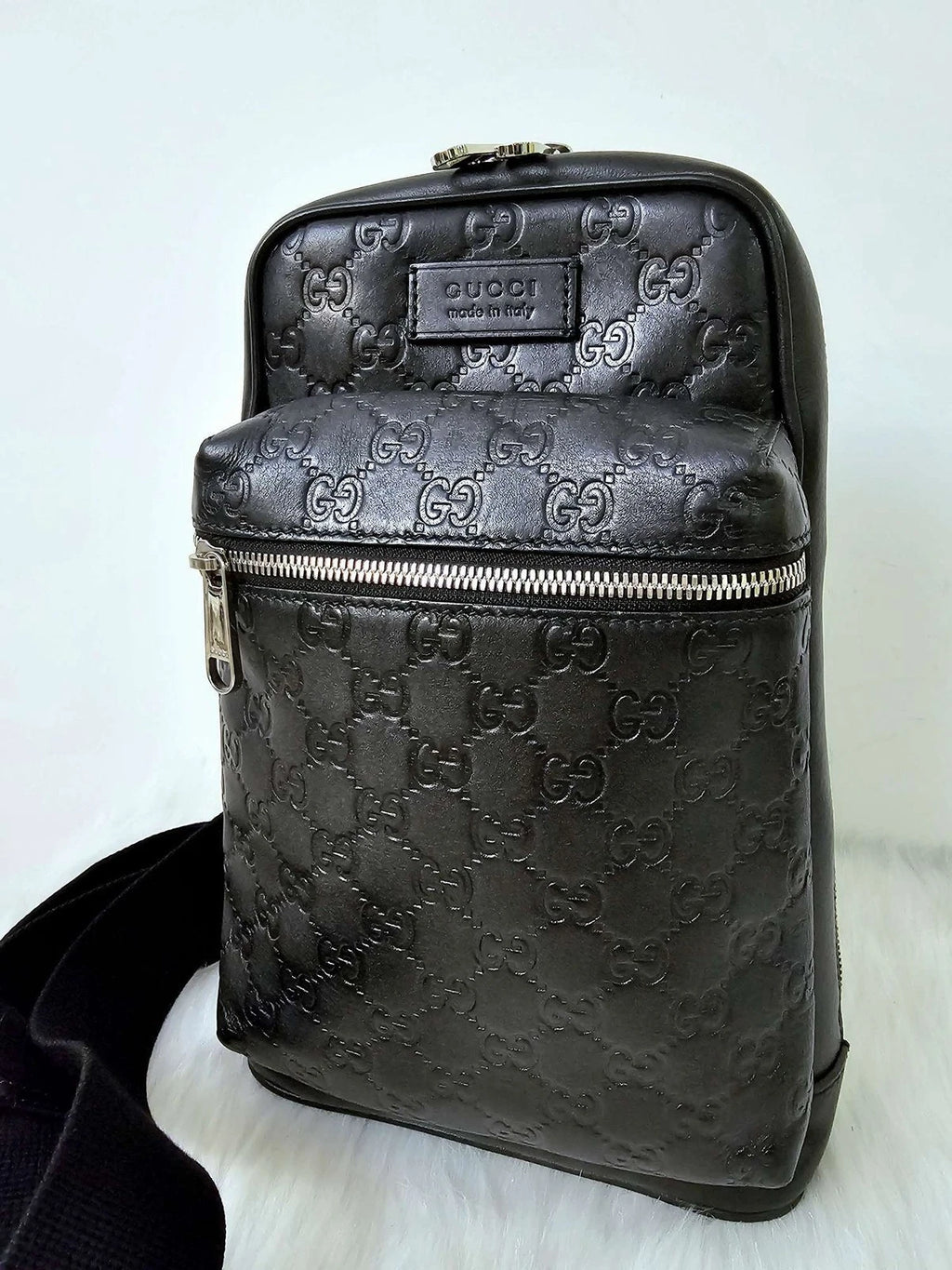 GUCCI Black Embossed Leather Crossbody Chest Bag For Women