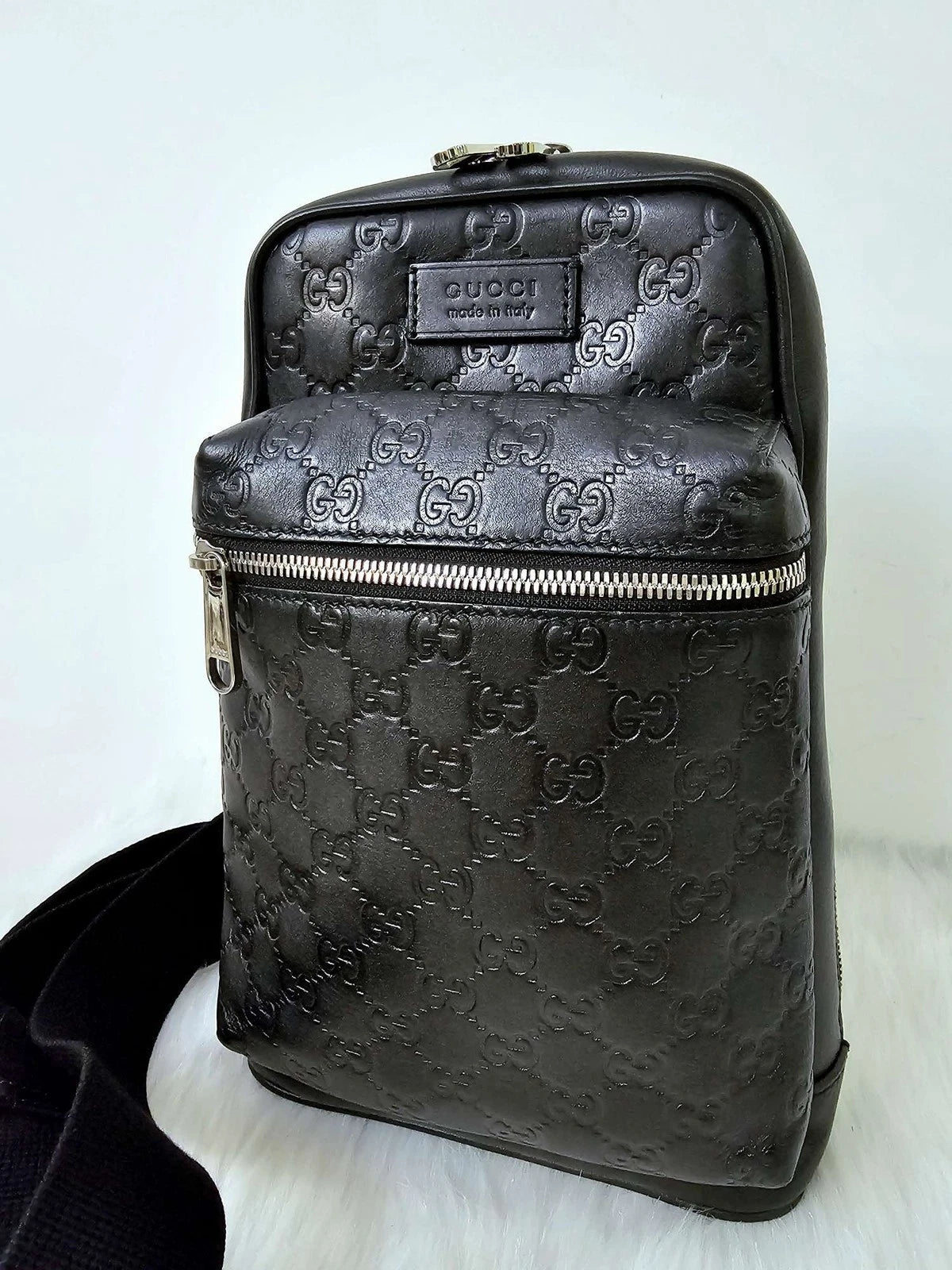 GUCCI Black Embossed Leather Crossbody Chest Bag For Women