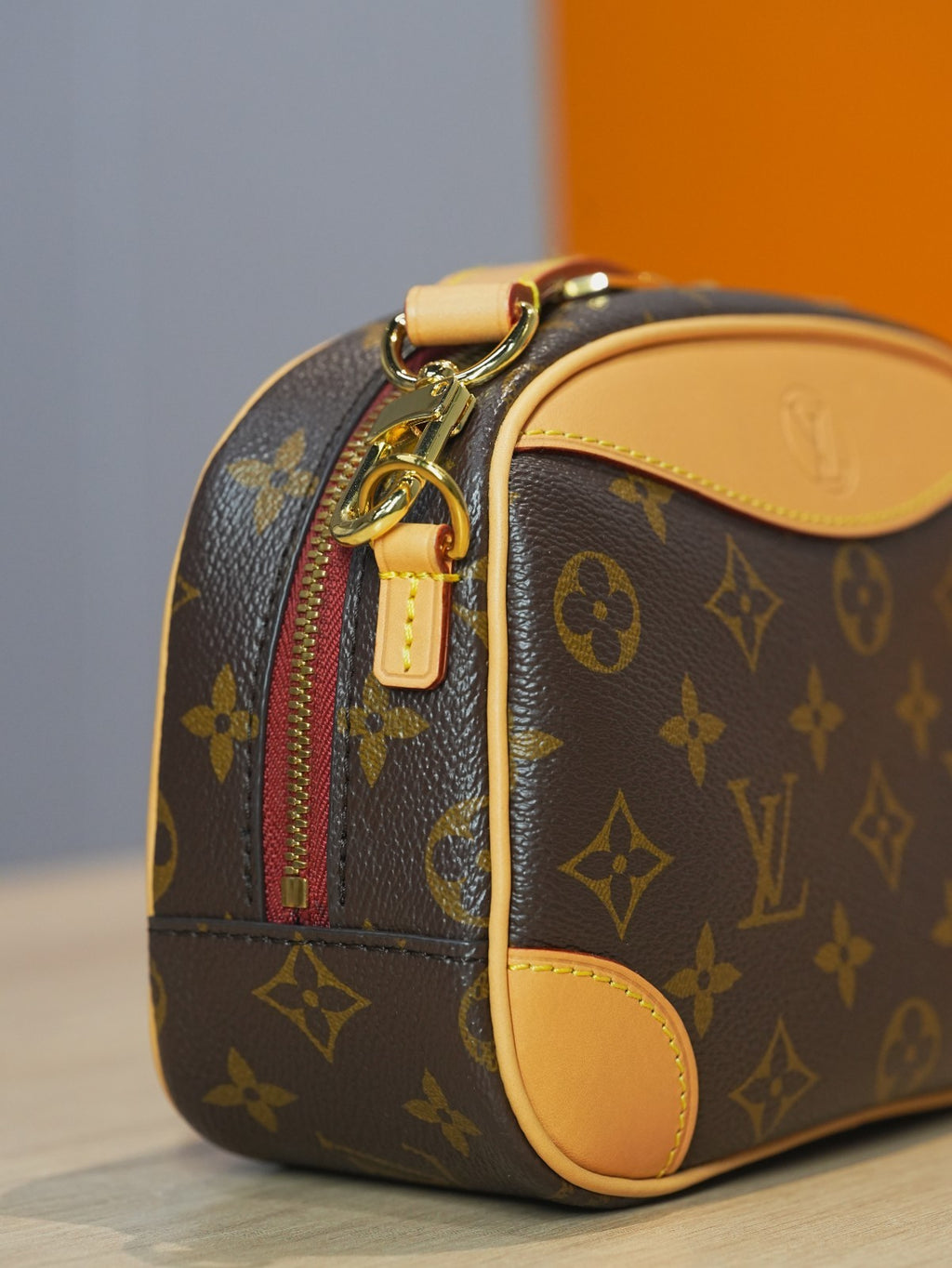 Louis Vuitton Deauville Monogram Canvas Handbag Crossbody Almost Brand NEW