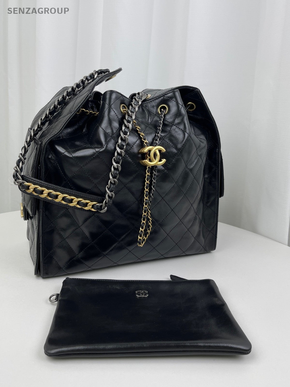 Chanel 25B MM Chain Shoulder Bag Crossbody Black Gold Women Classic Designer