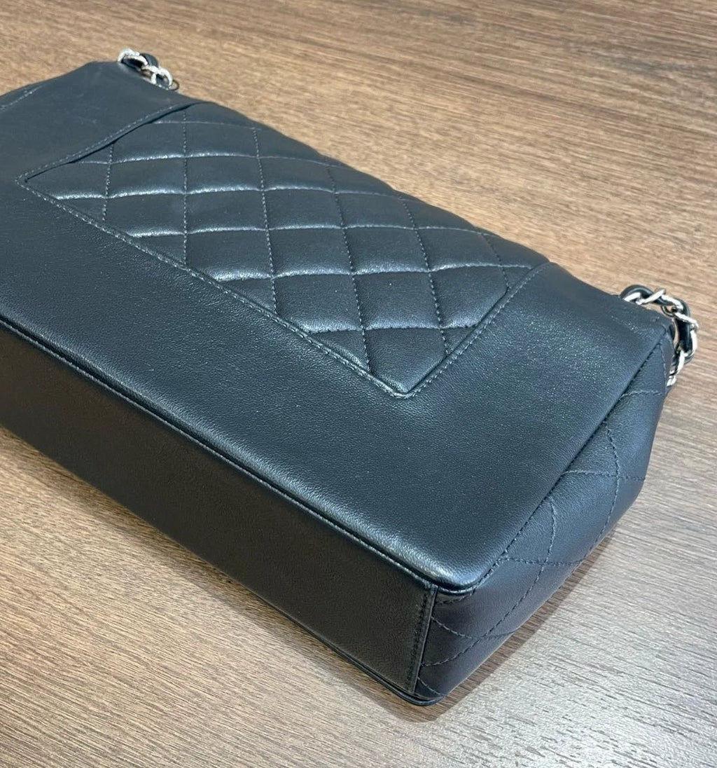 Chanel Diamond Chain Shoulder Bag Crossbody Black Silver Used Women Classic