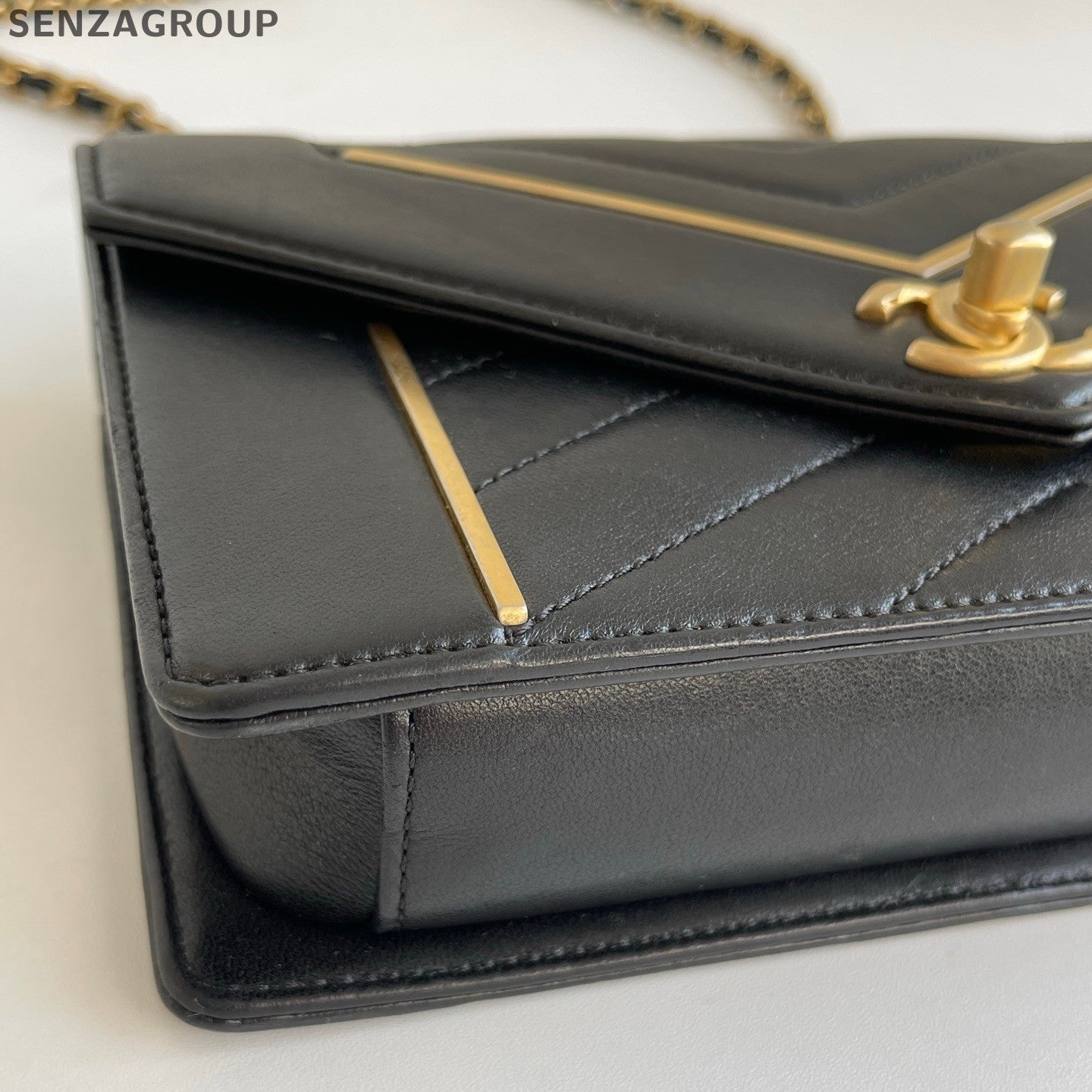 Chanel Calfskin Chain Shoulder Bag Crossbody Black Gold Chevron Women Classic