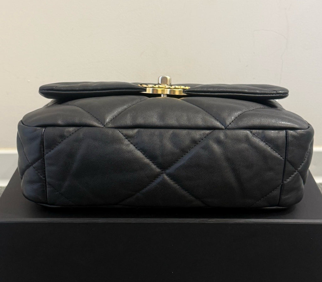 Chanel 19Bag Diamond Chain Shoulder Bag Crossbody Black Gold Women Classic
