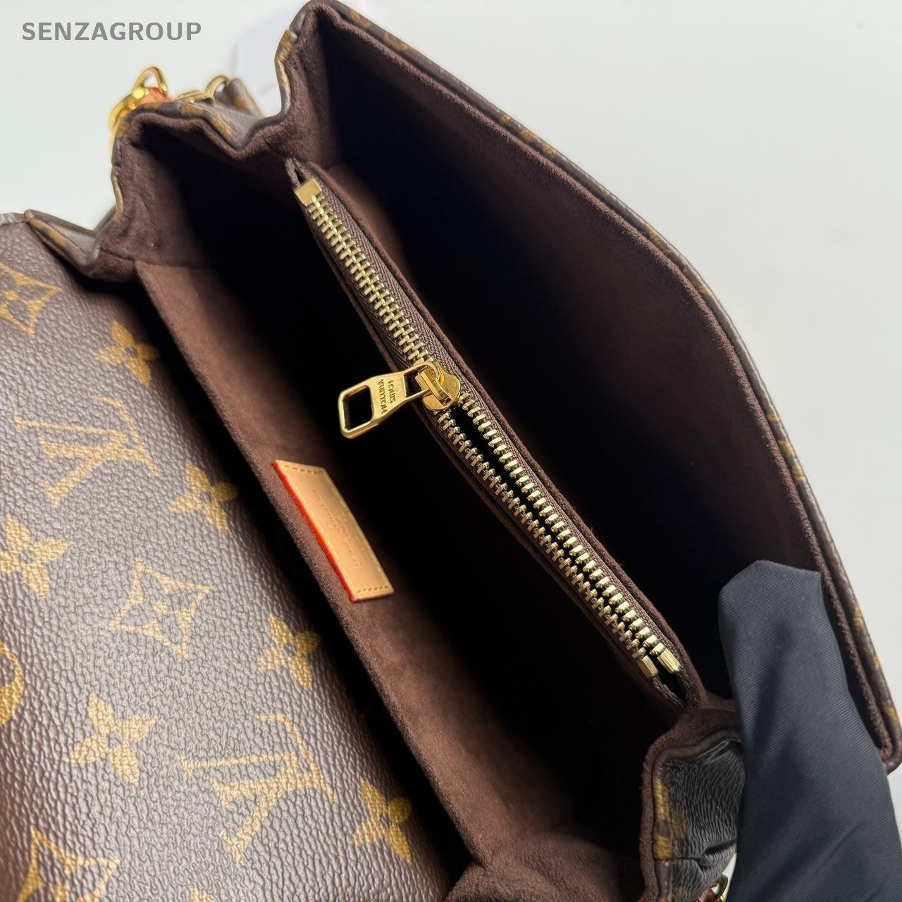 SJ0001 Louis Vuitton Metis east west monogram（U）