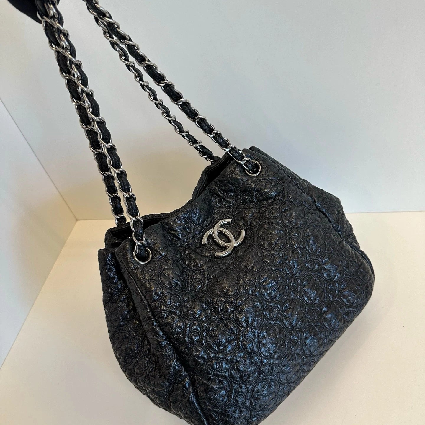 Chanel Bucket Chain Oil Wax Shoulder Crossbody Bag Black Excellent