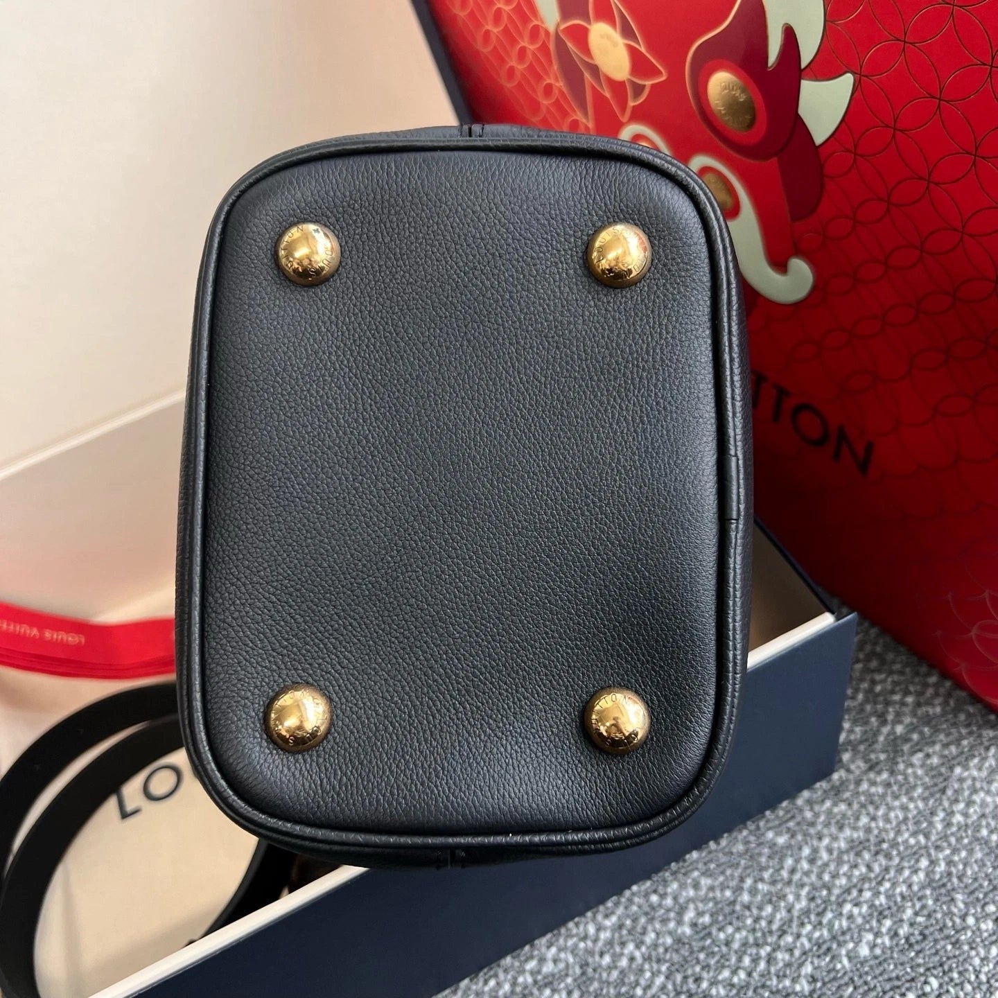Louis Vuitton Black Bucket Crossbody Handbag For Women