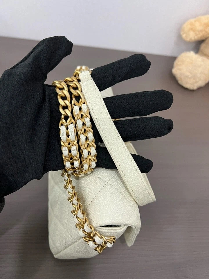 CHANEL 22P White Flap Shoulder Bag For Women