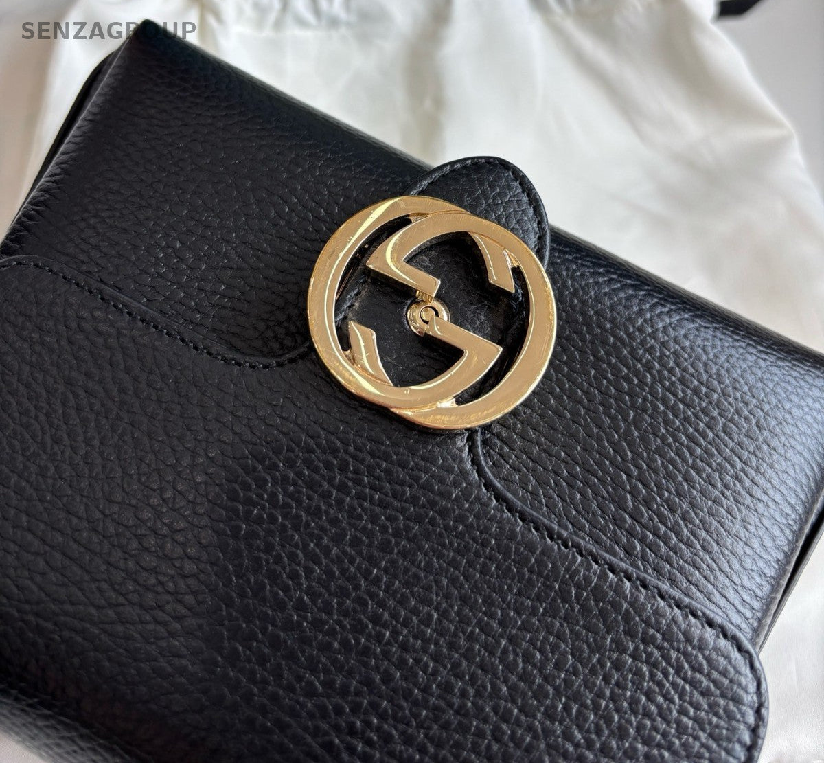 Gucci GG Chain Strap Shoulder bag Crossbody Black Gold Almost Brand NEW Women