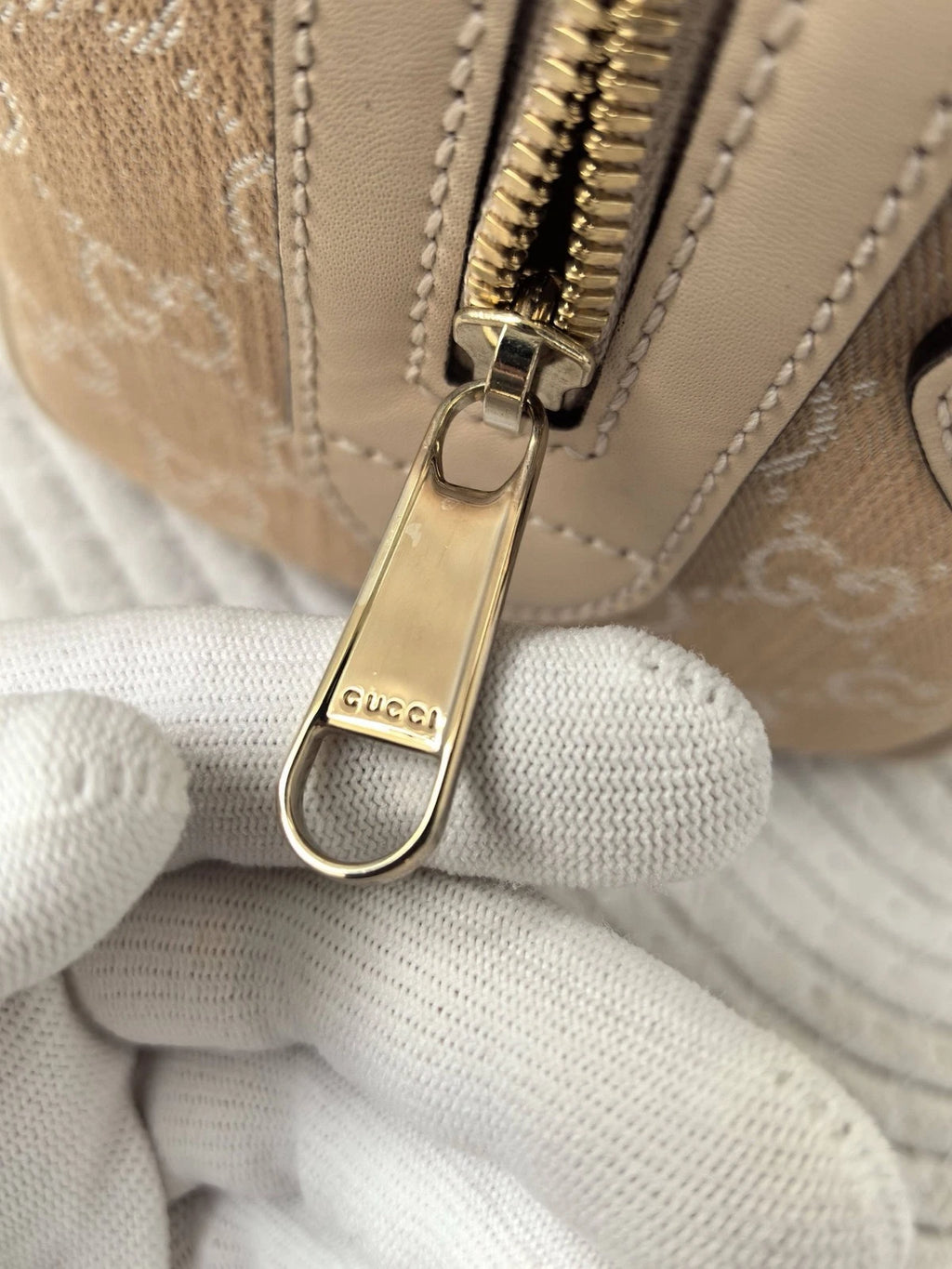 Excellent Gucci Boston Monogram Top Handle Crossbody Bag Beige Silver Hardware