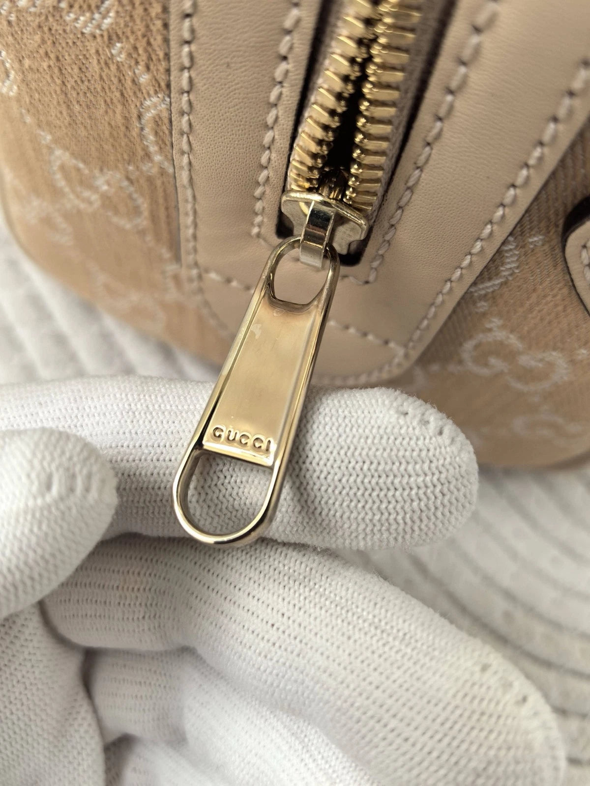 Excellent Gucci Boston Monogram Top Handle Crossbody Bag Beige Silver Hardware