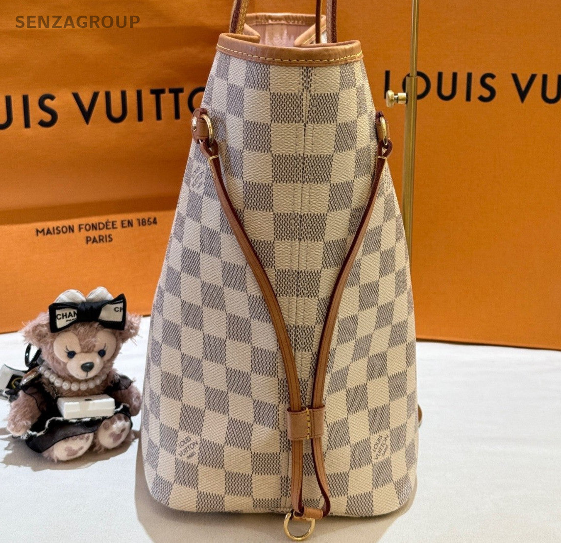 Louis Vuitton Neverfull MM White Damier Tote Shoulder Bag Women Classic