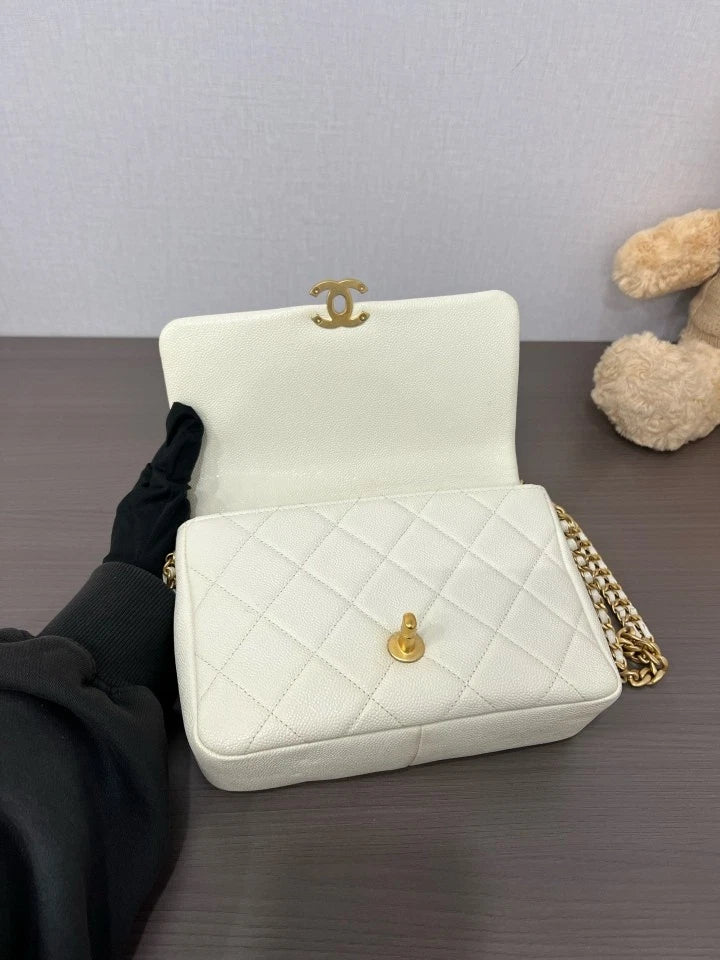 CHANEL 22P White Flap Shoulder Bag For Women