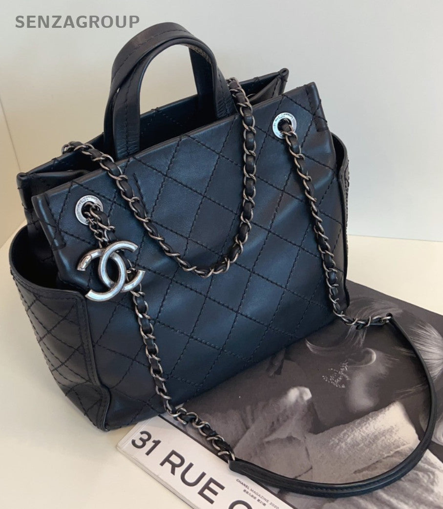 CHANEL Classic Top Handle Diamond pattern Chain Shoulder bag