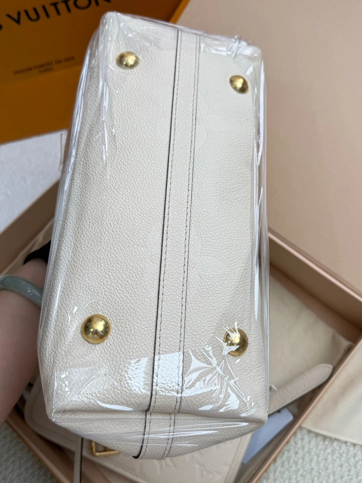 Louis Vuitton Carryall Leather White Tote Bag Excellent
