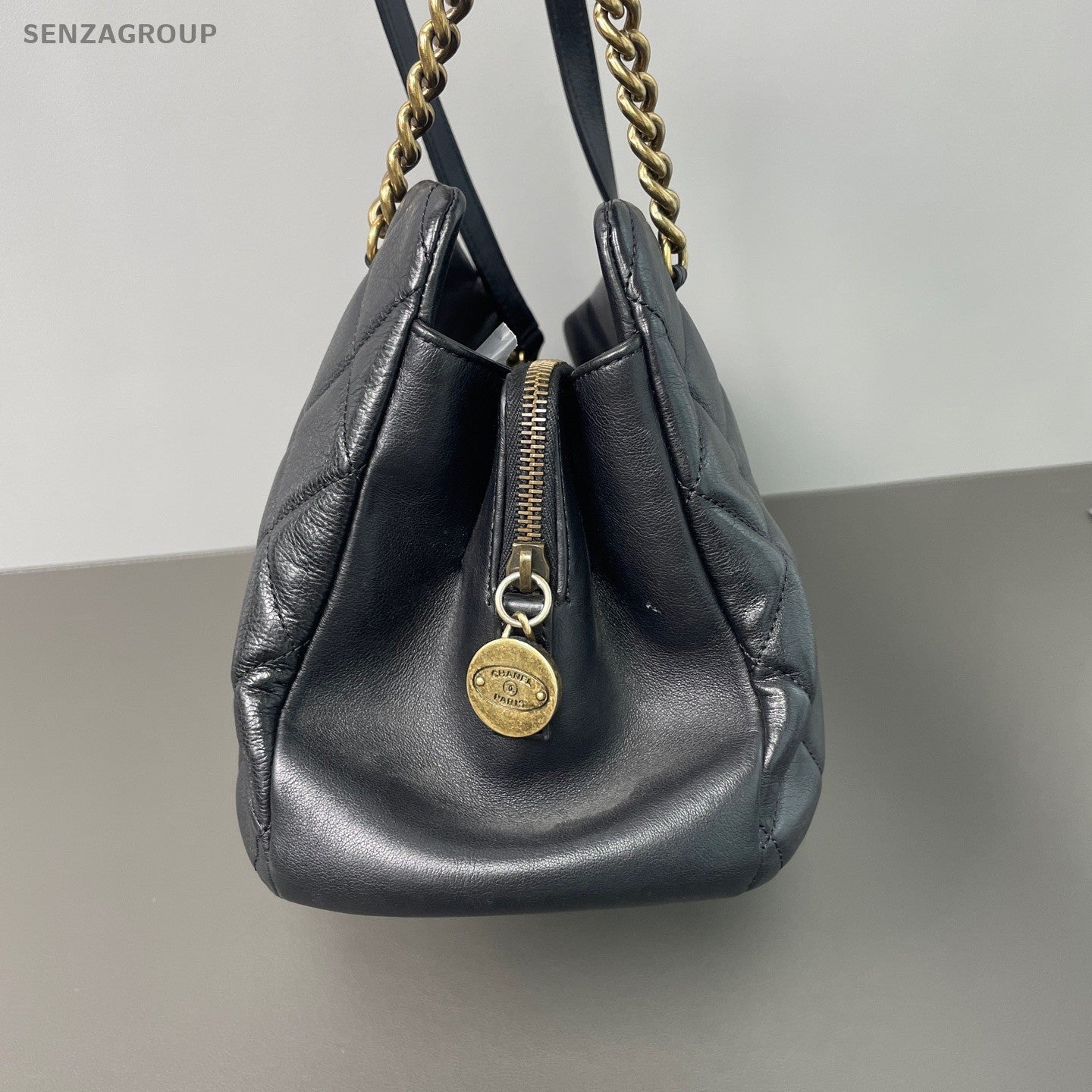 CHANEL Vintage Oil wax leather Chain Shoulder Handbag Black Gold Women