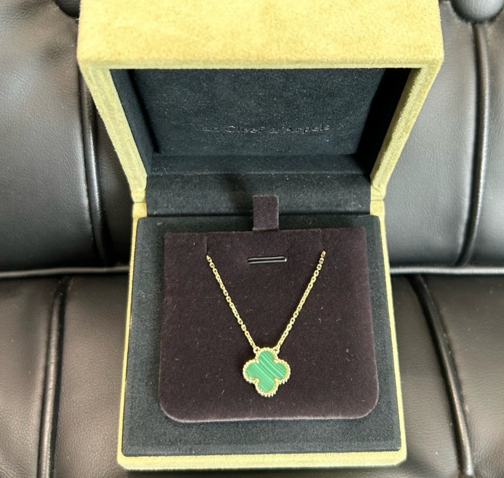 Van Cleef &amp; Arpels Vintage Alhambra Necklace 18K Gold Green Malachite Pendant