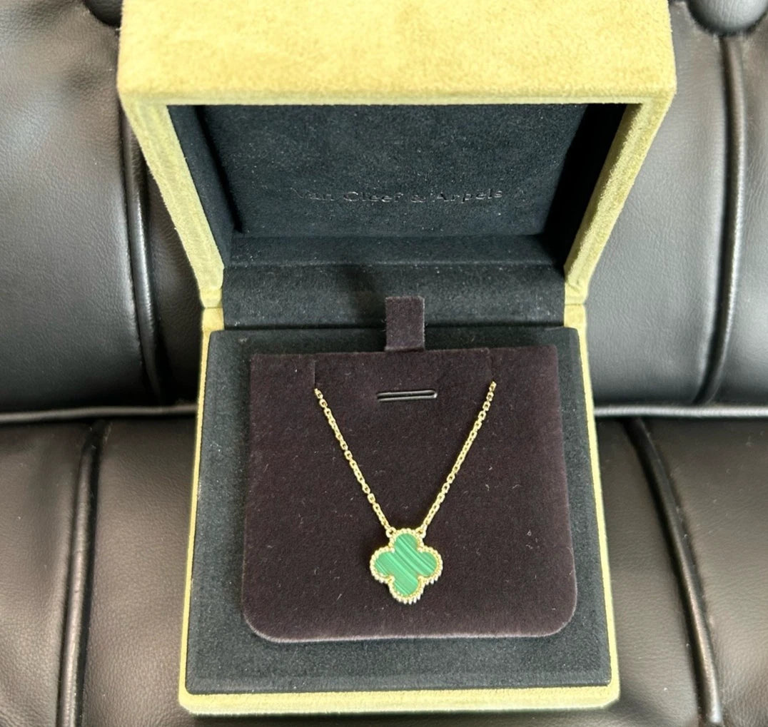 Van Cleef &amp; Arpels Vintage Alhambra Necklace 18K Gold Green Malachite Pendant