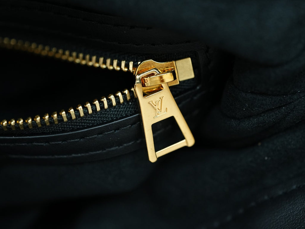 Louis Vuitton Twinny Shoulder bag Monogram Crossbody Women Almost Brand NEW