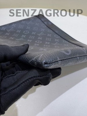 Louis Vuitton Monogram Black Men's Clutch Bag - Classic Design