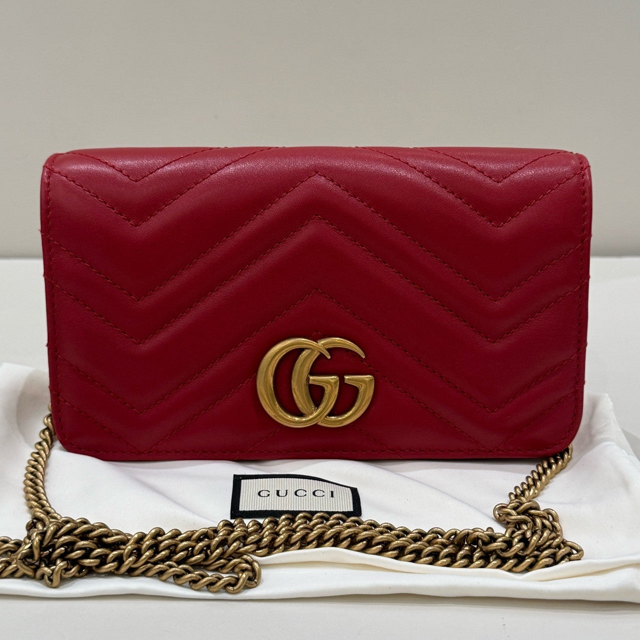Gucci Chain WOC Shoulder Crossbody Bag Red Gold Buckle Classic Fashion Women